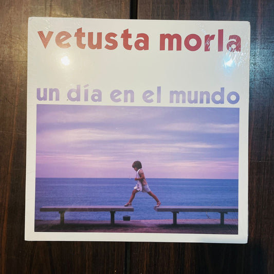 UN DÍA EN EL MUNDO (VINILO)