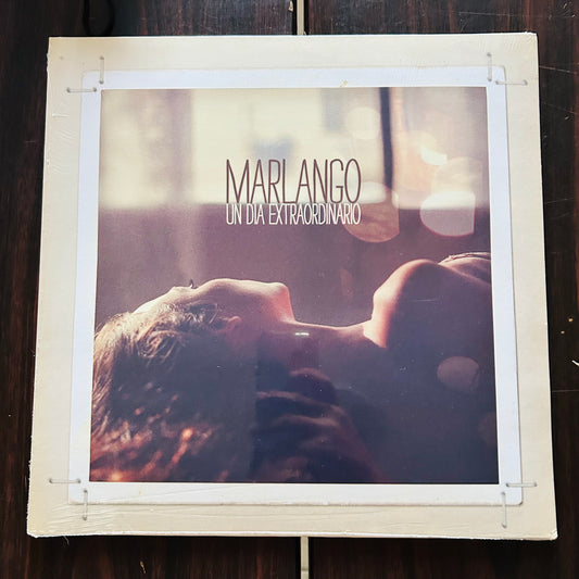 UN DÍA EXTRAORDINARIO (VINILO)
