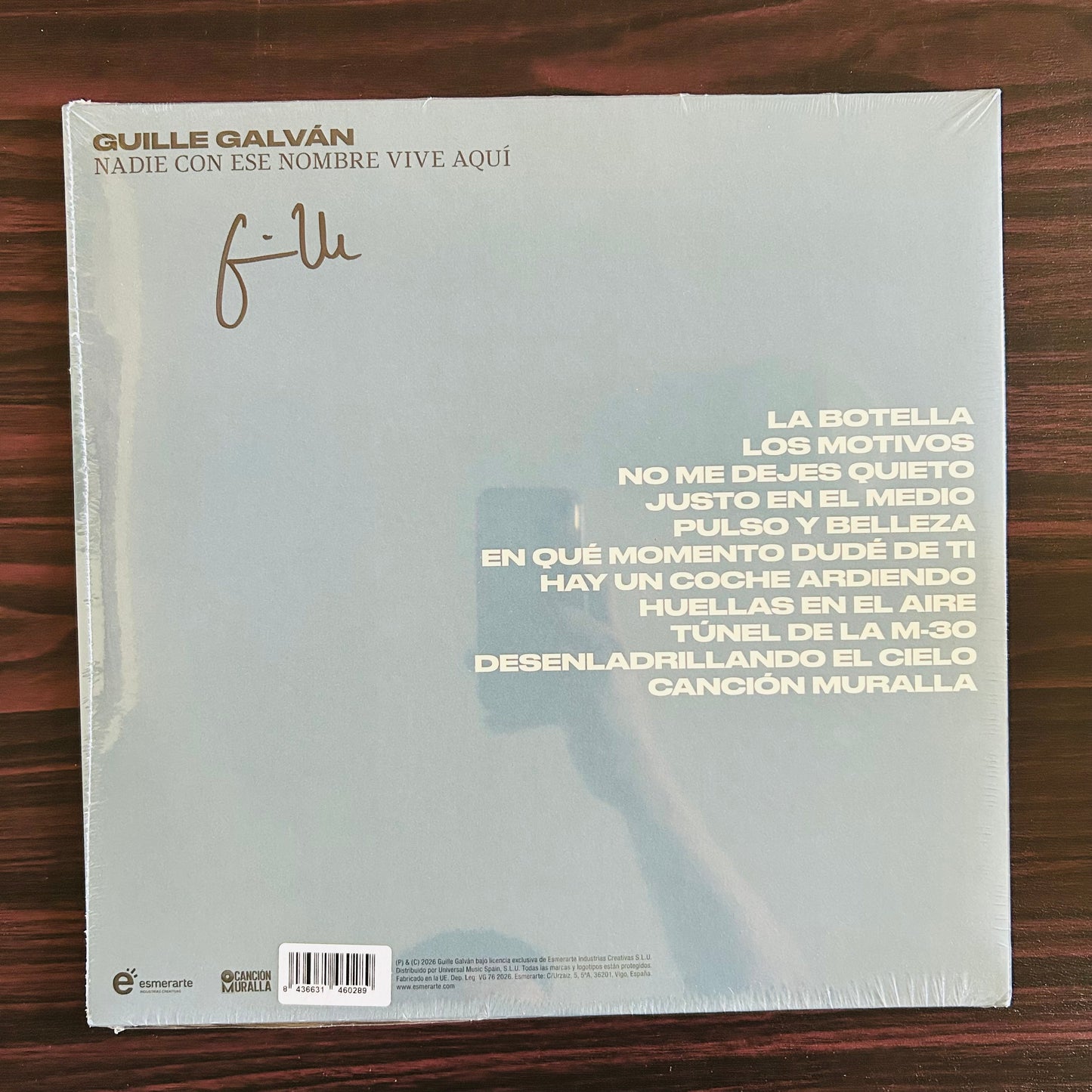 NADIE CON ESE NOMBRE VIVE AQUÍ (VINILO AZUL FIRMADO)